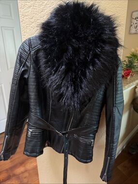 Women’s Black Faux Fur Collar Leather Jacket